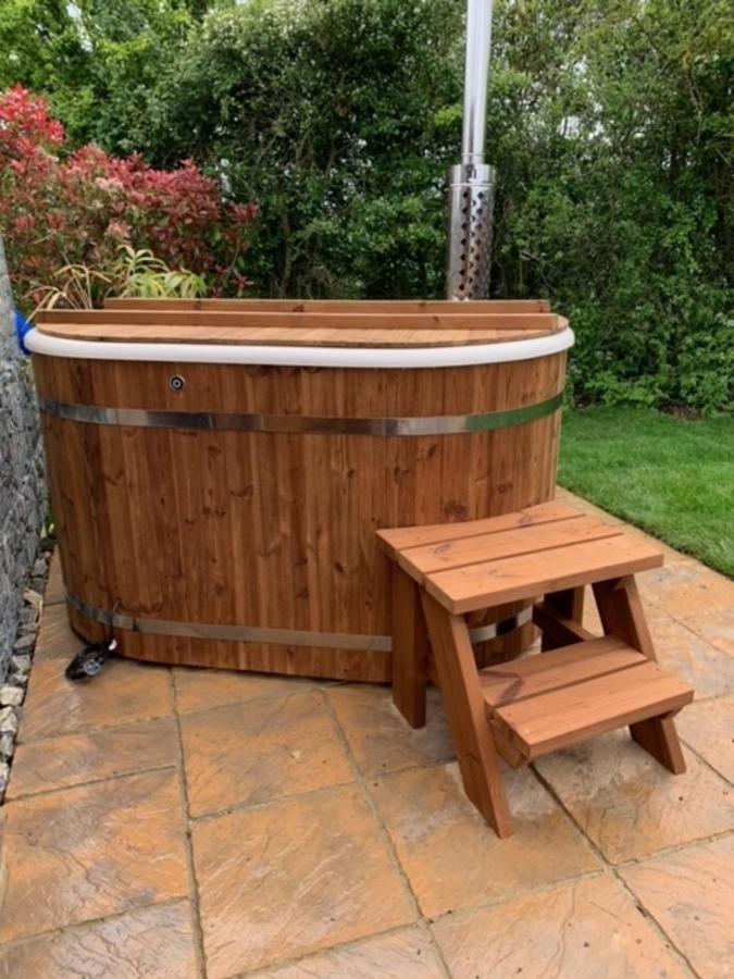 Romantic Escape Luxury Hobbit House With Hot Tub! Sheerness Exterior photo