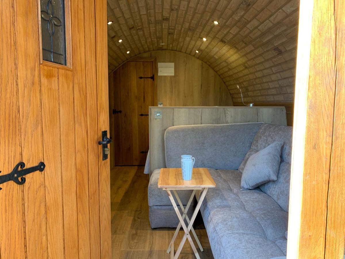 Romantic Escape Luxury Hobbit House With Hot Tub! Sheerness Exterior photo