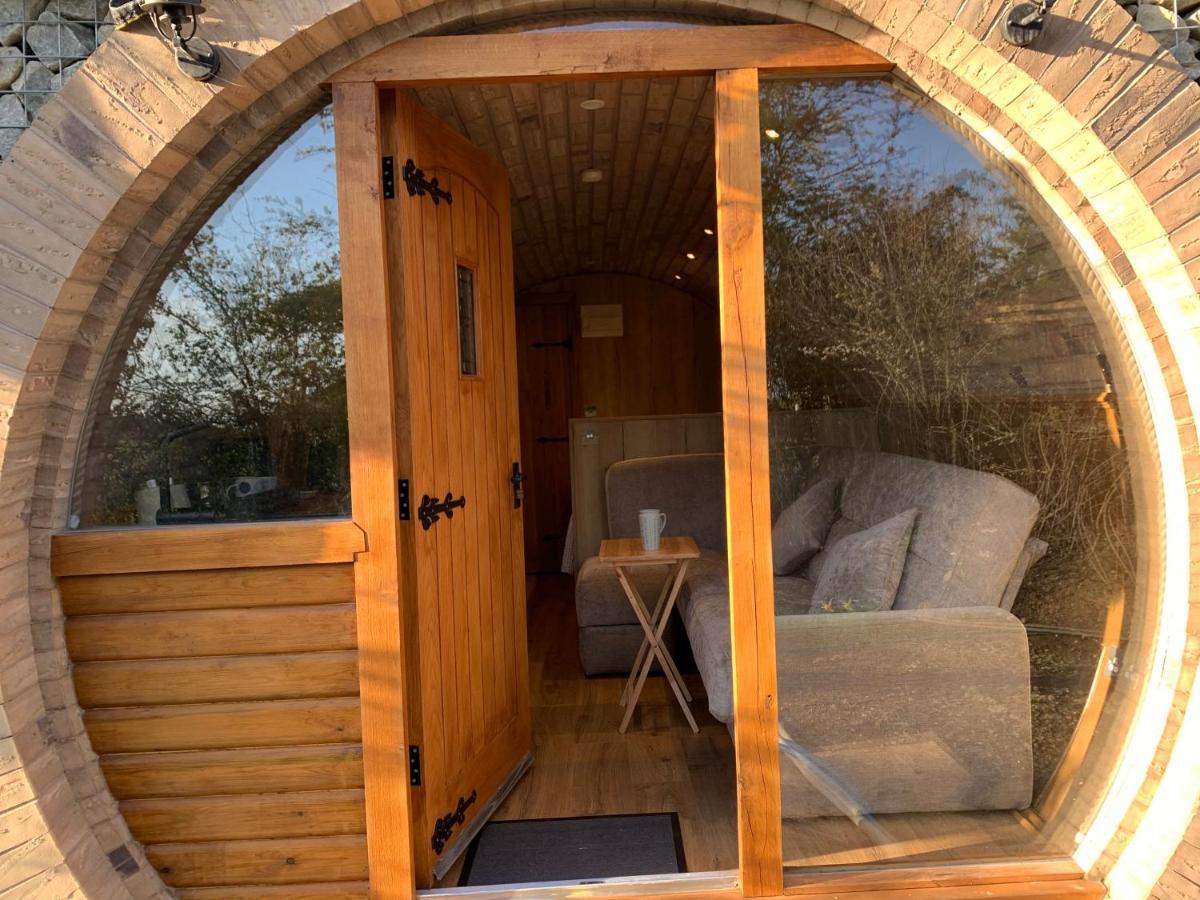 Romantic Escape Luxury Hobbit House With Hot Tub! Sheerness Exterior photo